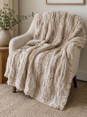 THRO by Marlo Lorenz Faux Fur Throw Blanket Tan Textured Plush 60” x 45”‎